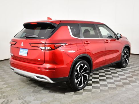 Used 2024 Mitsubishi Outlander SE AWD/4WD image 6