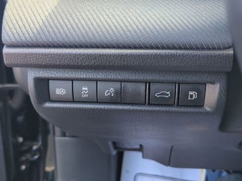 Used 2025 Toyota Camry LE image 31