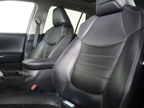 Used 2021 Toyota RAV4 Limited image 8