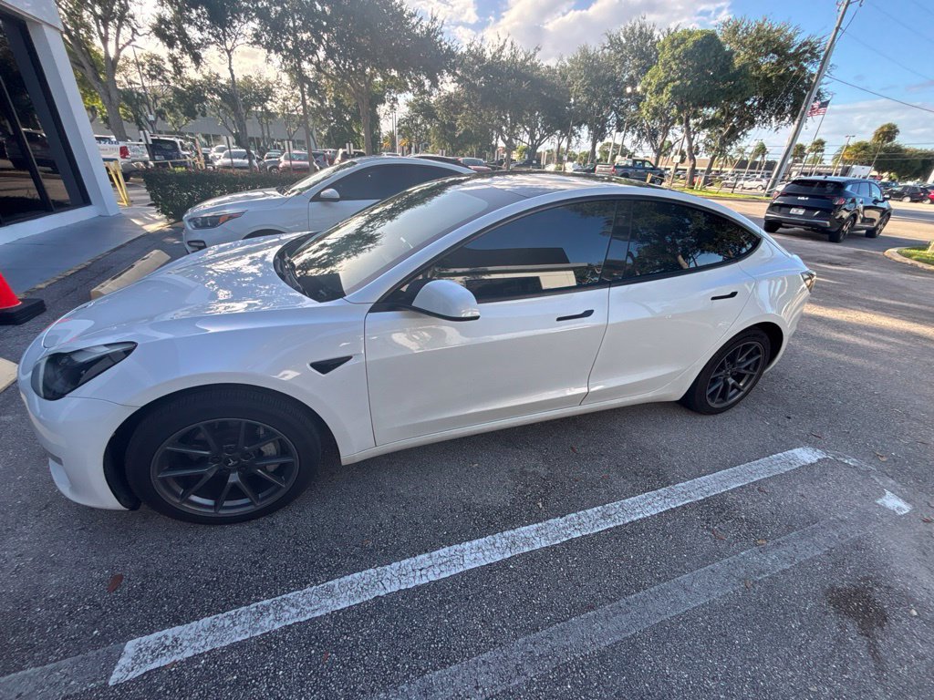 Used 2023 Tesla Model 3 Standard Range RWD image 2