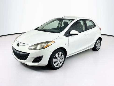 Used 2014 MAZDA MAZDA2 Sport FWD image 3