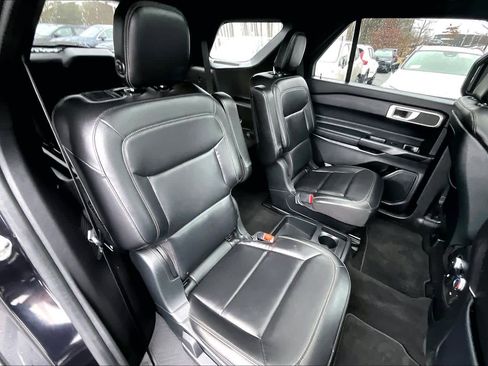 Used 2020 Ford Explorer XLT w/ Equipment Group 202A image 19