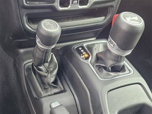 Used 2024 Jeep Wrangler Sport S image 20