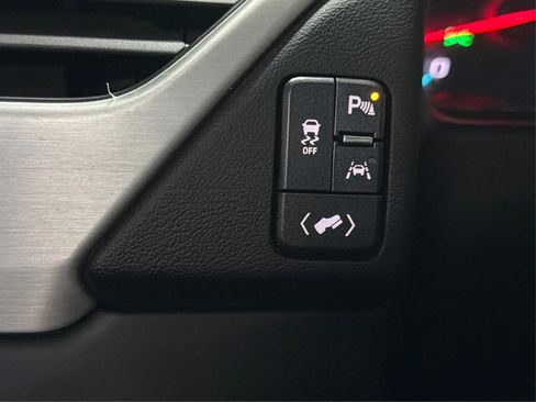 Used 2018 GMC Yukon SLT w/ Open Road Package image 31