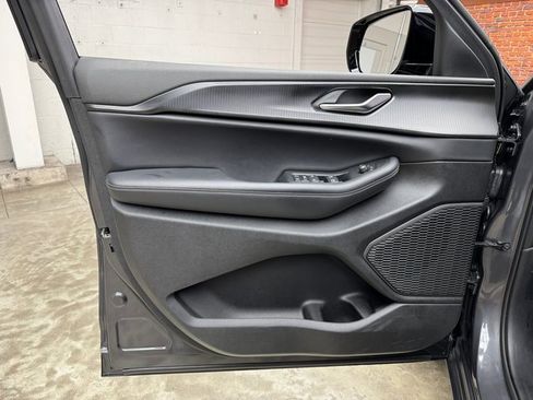 Used 2023 Jeep Grand Cherokee Altitude image 10