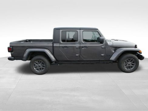 Used 2024 Jeep Gladiator Sport AWD/4WD image 6
