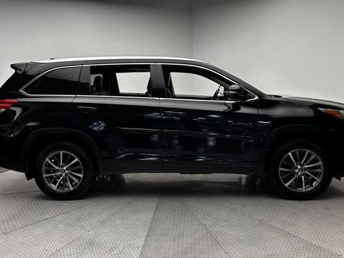 Used 2019 Toyota Highlander XLE w/ Protection Package #3 AWD/4WD image 43
