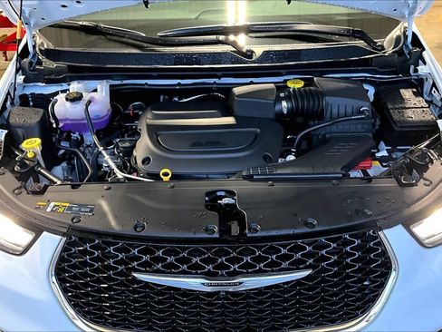 New 2026 Chrysler Pacifica Select image 9