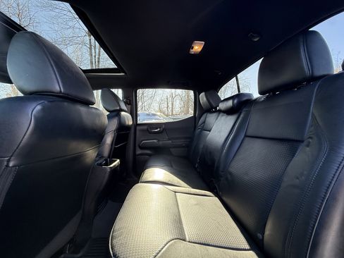 Used 2021 Toyota Tacoma TRD Off-Road w/ TRD Premium Off Road Package image 30