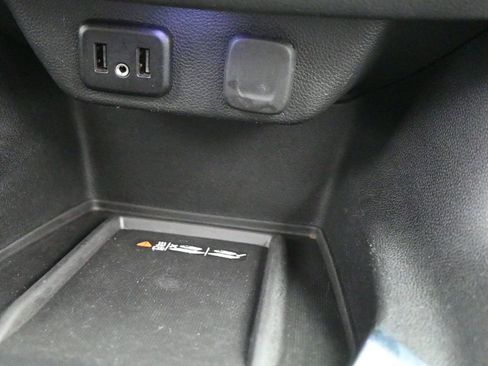 Used 2022 Chevrolet Traverse LT image 16