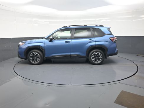 Used 2025 Subaru Forester Premium AWD/4WD image 6