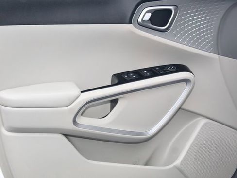 Used 2020 Kia Soul LX image 21