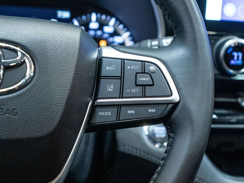 Used 2023 Toyota Highlander XSE image 19