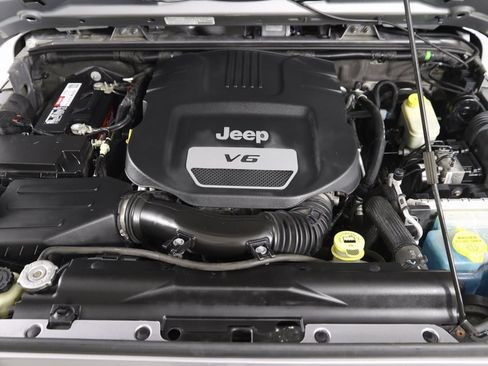 Used 2013 Jeep Wrangler Unlimited Sahara image 43