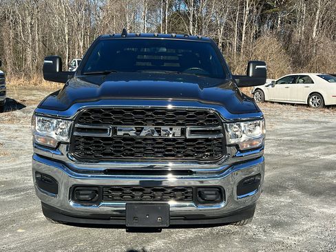 Used 2024 RAM 3500 Tradesman w/ Chrome Appearance Group image 3