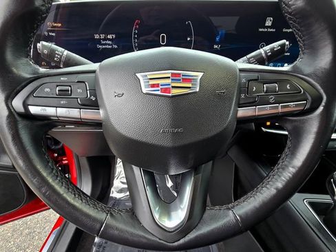 Used 2024 Cadillac XT4 Premium Luxury image 14