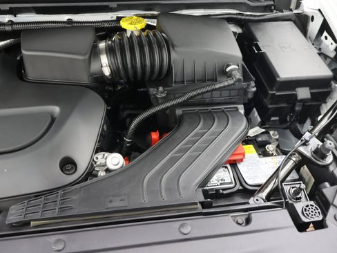Used 2024 Chrysler Pacifica Touring-L FWD image 17