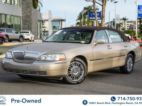 Used 2008 Lincoln Town Car Signature Limited image 1