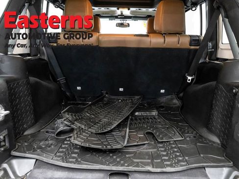 Used 2017 Jeep Wrangler Unlimited Sahara w/ Max Tow Package AWD/4WD image 9