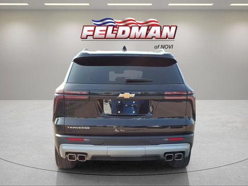 Used 2025 Chevrolet Traverse LT w/ Sun and Wheel Package FWD image 4