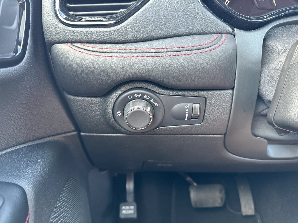 Used 2025 Dodge Durango GT AWD/4WD image 18