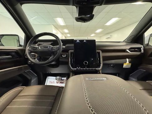 New 2026 GMC Yukon Denali Ultimate AWD/4WD image 17