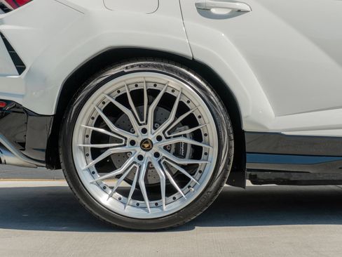 Used 2019 Lamborghini Urus Sport Utility 4D image 36