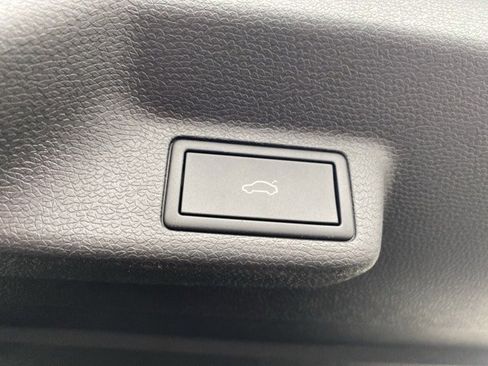 New 2025 Volkswagen ID. Buzz Pro S image 57