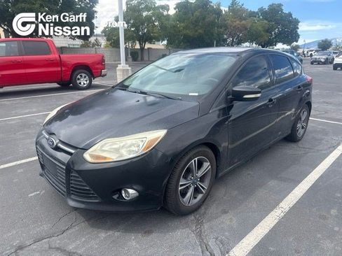 Used 2014 Ford Focus SE w/ SE Sport Package FWD image 1
