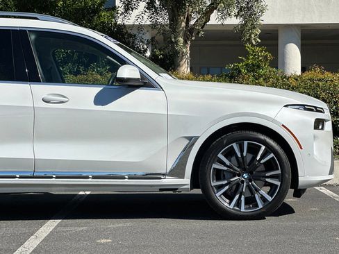 Used 2023 BMW X7 xDrive40i w/ Premium Package image 34