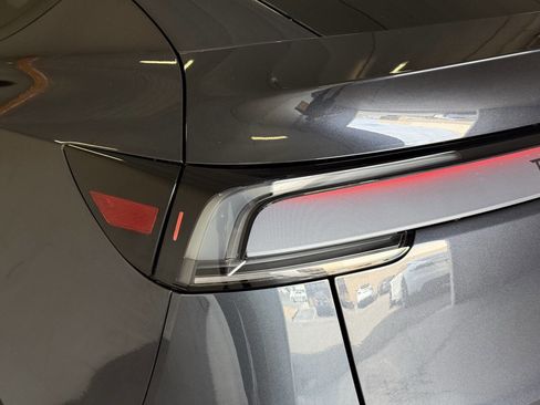 Used 2026 Tesla Model Y Long Range image 40