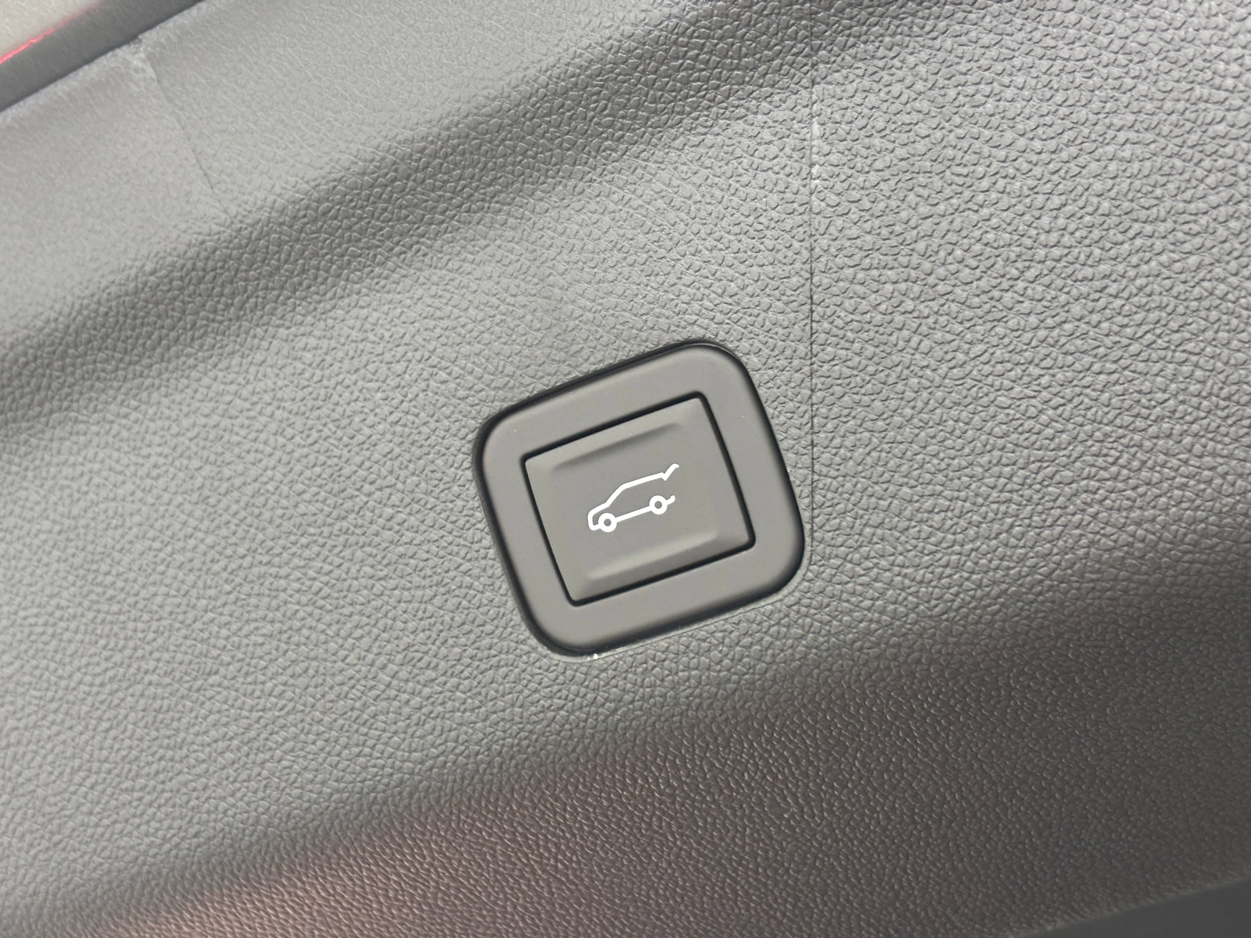 New 2026 GMC Yukon Denali w/ Denali Reserve Package AWD/4WD image 15
