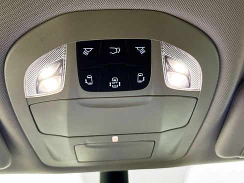 Used 2023 Chrysler Voyager LX image 42