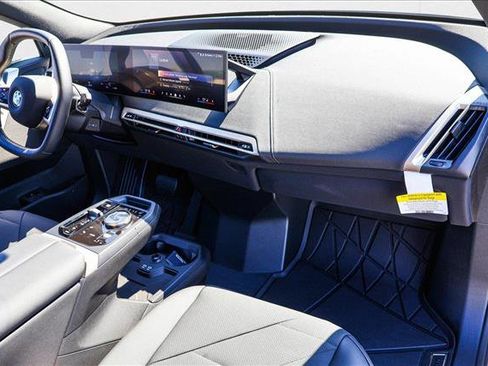 Used 2026 BMW iX xDrive60 w/ Premium Package image 25