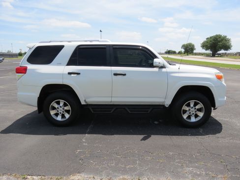 Used 2011 Toyota 4Runner SR5 RWD image 4