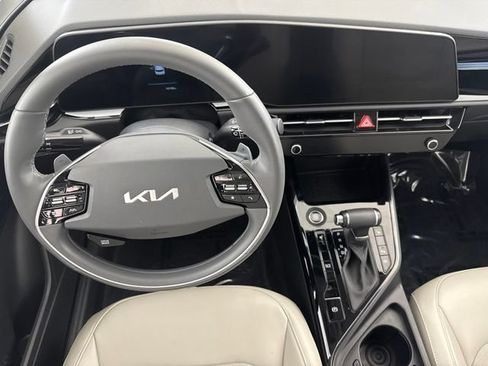 Certified 2025 Kia Niro EX FWD image 24