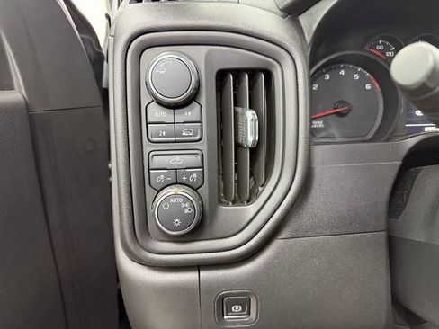 Used 2020 Chevrolet Silverado 1500 Custom w/ Custom Value Package image 10