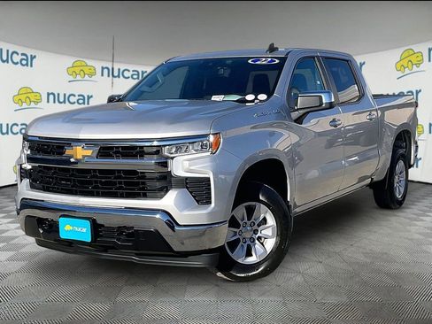 Used 2022 Chevrolet Silverado 1500 LT AWD/4WD image 3