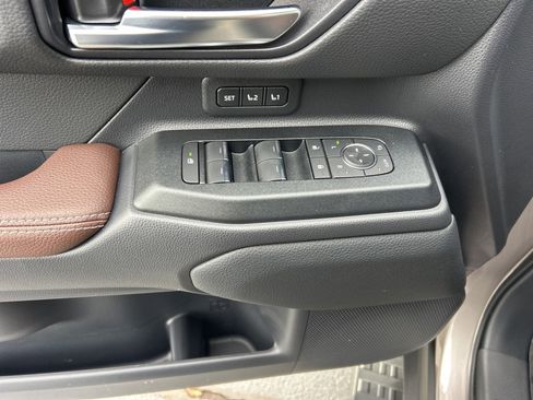 Used 2025 Toyota Land Cruiser image 4