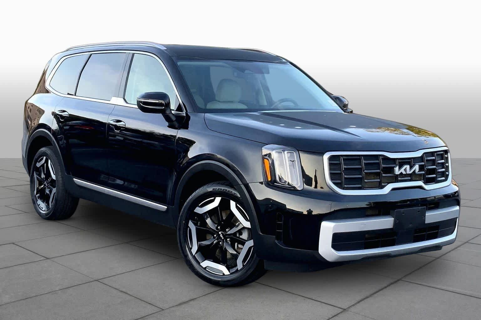 Used 2025 Kia Telluride S FWD image 3