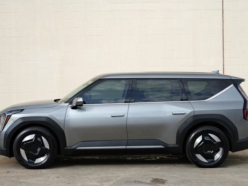 Used 2024 Kia EV9 Light Long Range RWD image 45