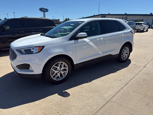 Used 2024 Ford Edge SEL AWD/4WD image 2