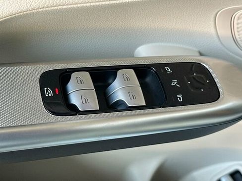 Certified 2025 Mercedes-Benz GLC 300 image 12