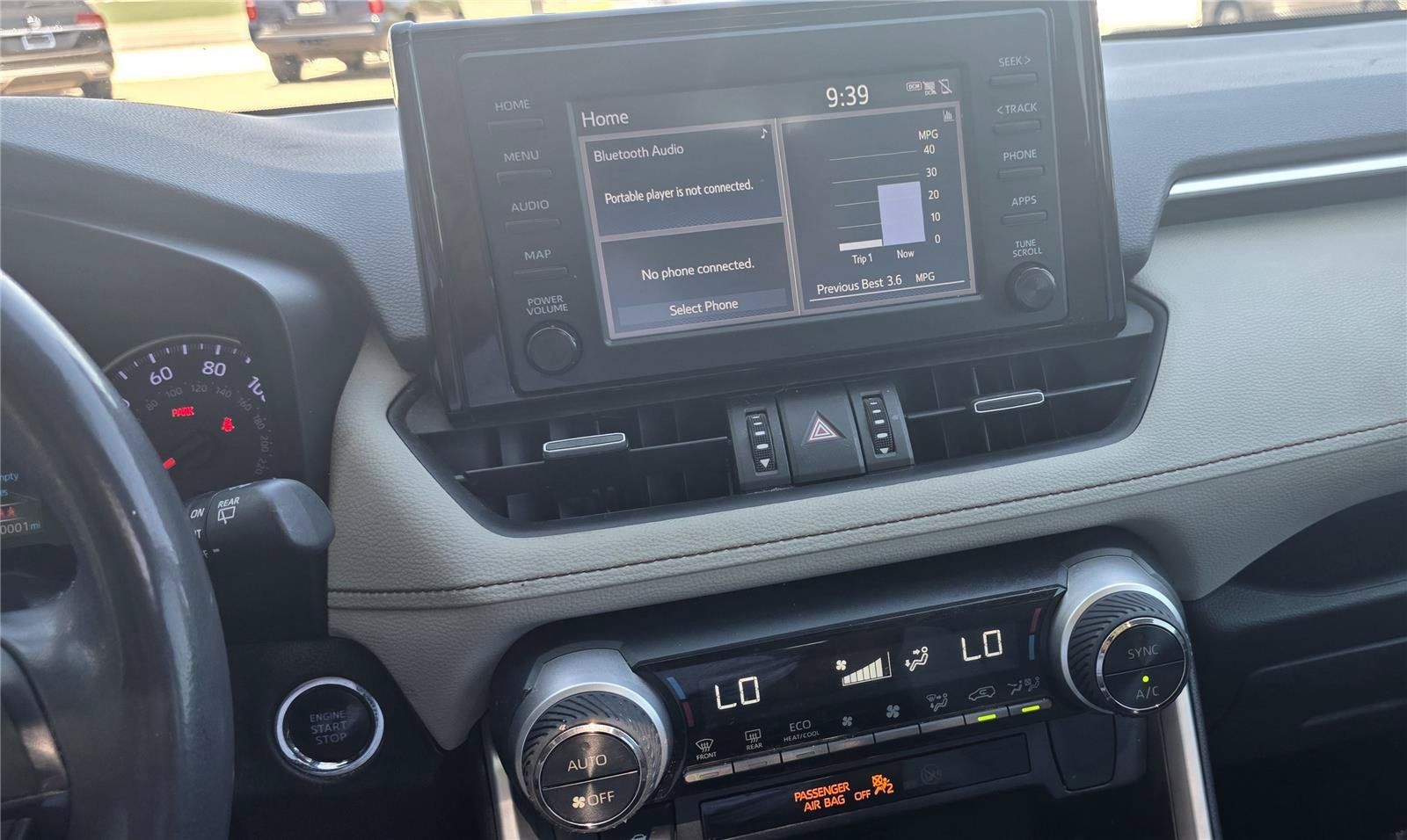 Used 2019 Toyota RAV4 XLE Premium w/ Carpet Mat Package FWD image 20