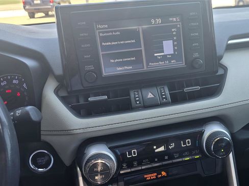 Used 2019 Toyota RAV4 XLE Premium w/ Carpet Mat Package FWD image 20