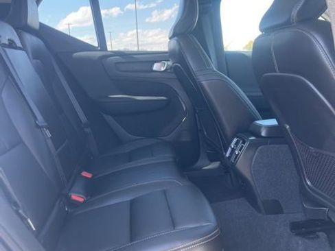 Used 2025 Volvo XC40 B5 Core w/ Climate Package image 27