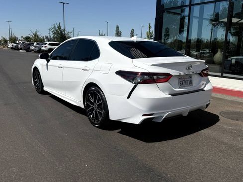 Used 2021 Toyota Camry SE FWD image 9