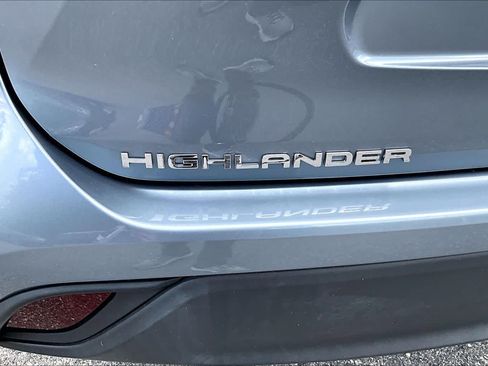 Used 2023 Toyota Highlander LE FWD image 30