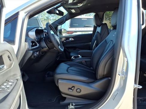 New 2026 Chrysler Pacifica Select w/ S Appearance Package image 11