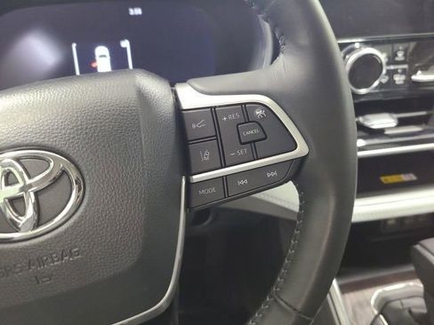 Certified 2024 Toyota Highlander Platinum FWD image 25